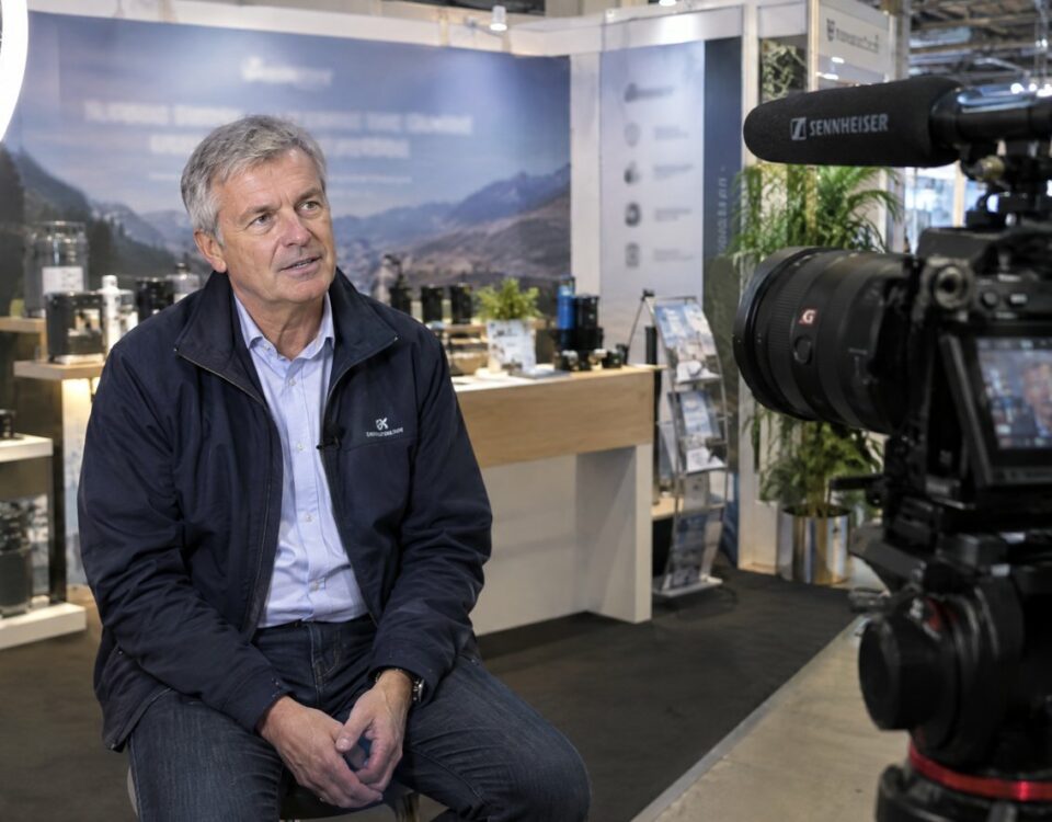 Interview filmée sur un stand de salon professionnel, ACMA Productions